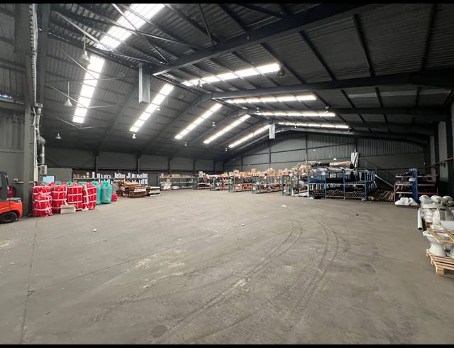 3,399M² WAREHOUSE FOR SALE IN BEACONVALE